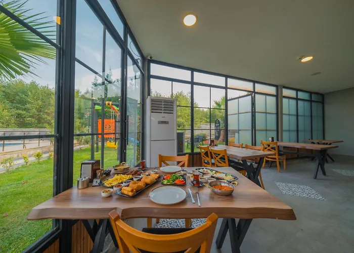 Country Life Aparthotel 4*