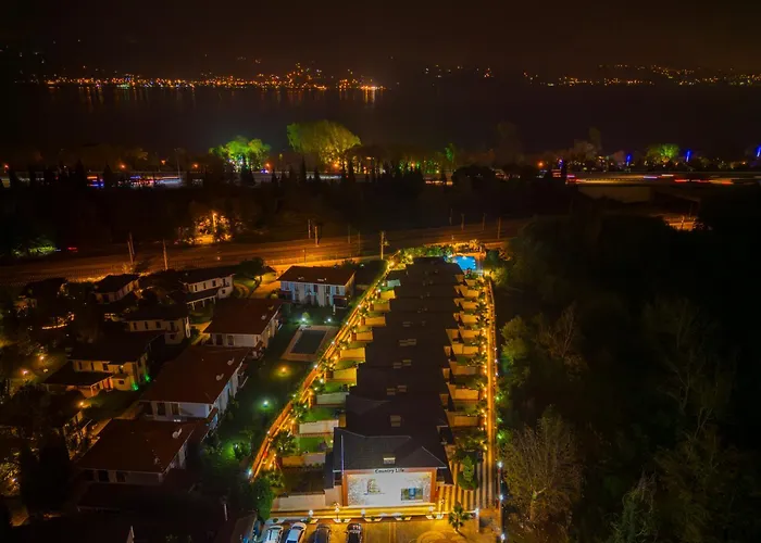 Country Life Aparthotel 4*